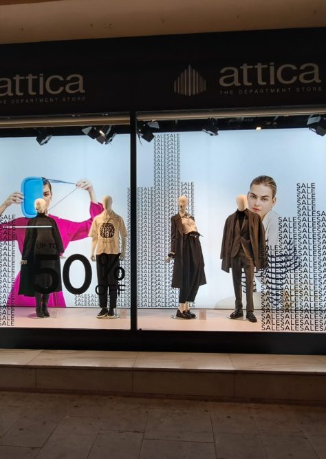Βιτρίνα του πολυκαταστήματος Attica στην Αθήνα φτιαγμένη με το σύστημα Multiplo Attica – The department store window made with the Multiplo system.